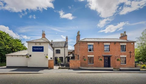 OYO Blenheim House Hotel in South Derbyshire District