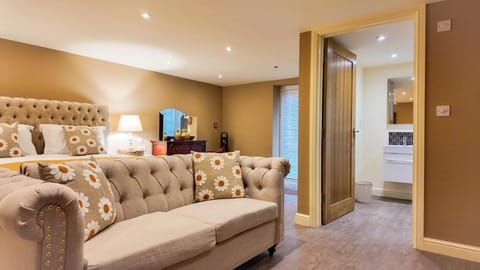 The Pheasant Public House & Hotel Inn in Babergh District