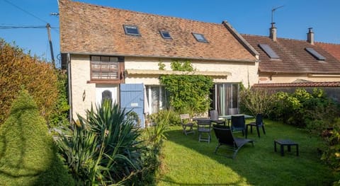 Le Clos Saint Paul Hotel in Île-de-France