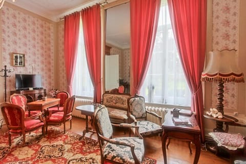 Hotel Chateau de Moulin le Comte Bed and Breakfast in Hauts-de-France