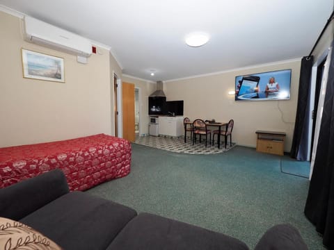 Ulster Lodge Motel Motel in Hamilton