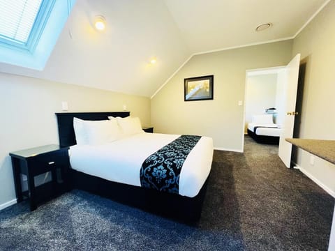 Camelot On Ulster Motel in Hamilton