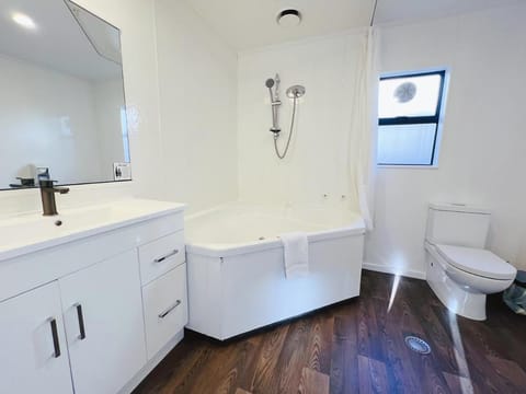 Camelot On Ulster Motel in Hamilton