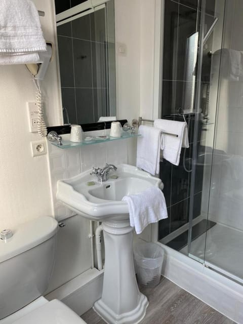 The Originals Boutique, Hôtel La Colonne de Bronze, Saint-Valéry-sur-Somme Hotel in Hauts-de-France