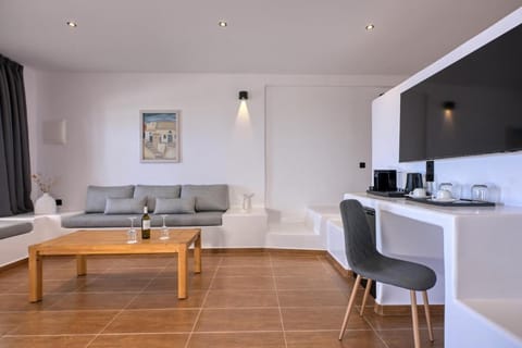 Splendour Resort Hotel in Thera