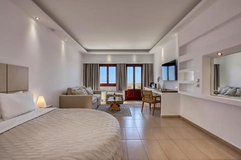 Splendour Resort Hotel in Thera