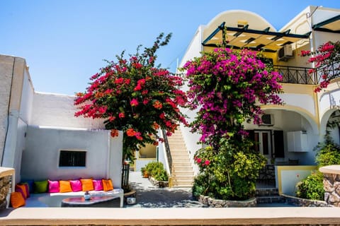 Studio Paul's Apartment in Perissa