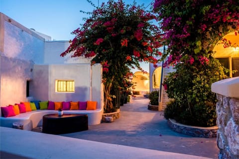 Studio Paul's Apartment in Perissa