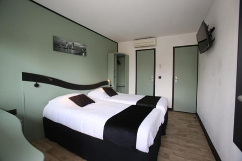 Enzo Hotels Chartres Mainvilliers by Kyriad Direct Hotel in Normandy