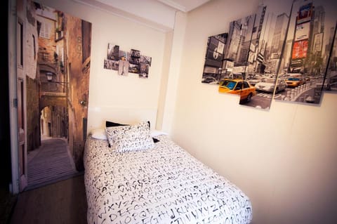 Hostal On Dormire Valencia Bed and Breakfast in Valencia