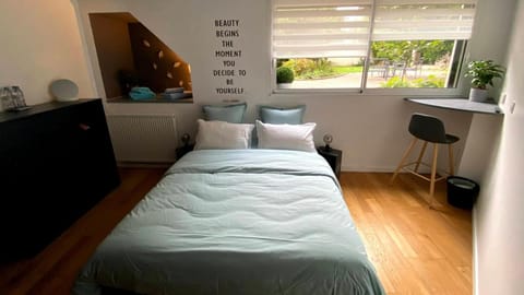 Au 10 Bed & Breakfast Bed and Breakfast in Chartres