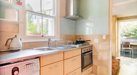 Gordons Guest House Bed and Breakfast in Cape Town