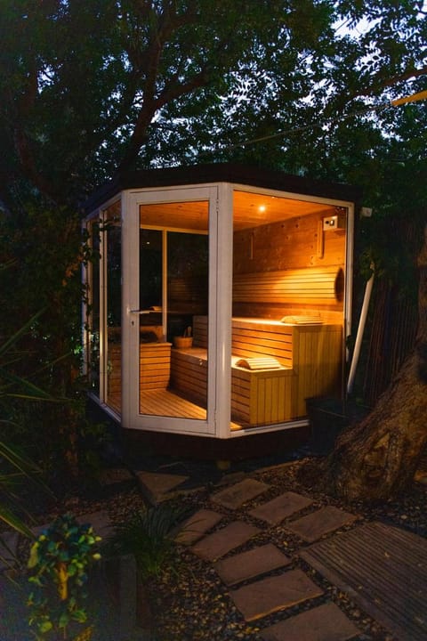 Khashamongo B & B Bed and Breakfast in Cape Town