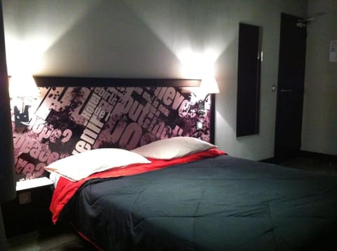 Café Hôtel de l'Avenir Hotel in Île-de-France