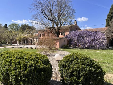 Mas d'Auseu Bed and Breakfast in Cavaillon