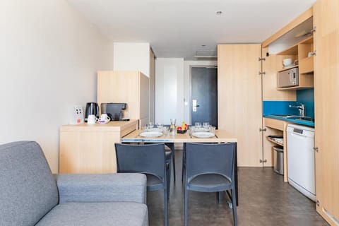 Appart'City Confort Lyon Cité Internationale Apartment hotel in Caluire-et-Cuire