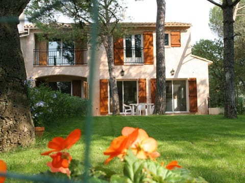 Location Villa et Studios Roquebrune-sur-Argens Vacation rental in Roquebrune-sur-Argens