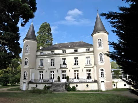 Château les Vallées Bed and Breakfast in Centre-Val de Loire