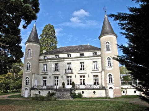 Château les Vallées Bed and Breakfast in Centre-Val de Loire