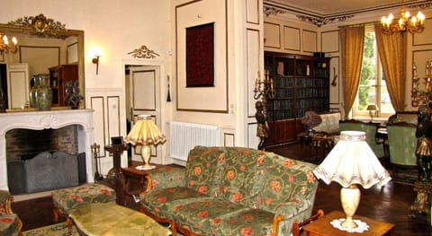 Château les Vallées Bed and Breakfast in Centre-Val de Loire