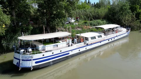 Péniche Le Makara Hotel in Villeneuve-lès-Avignon