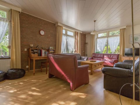 Cosy vacation home with a garden Vacation rental in Limburg (province)