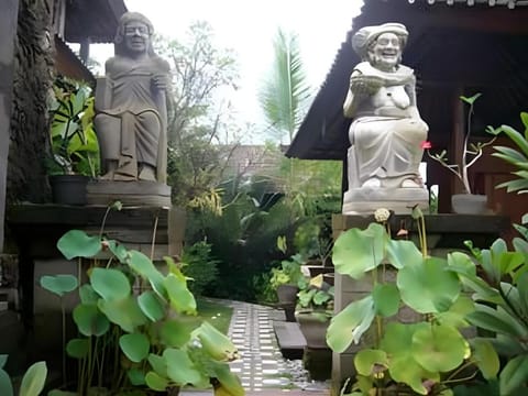 Bali Moon Guest House Bed and Breakfast in Ubud