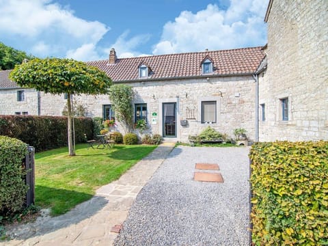 Traditional Cottage with private terrace Vacation rental in Wallonia, Belgium