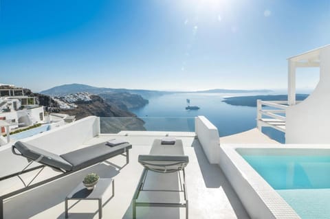Aqua Luxury Suites Santorini Apartment hotel in Imerovigli