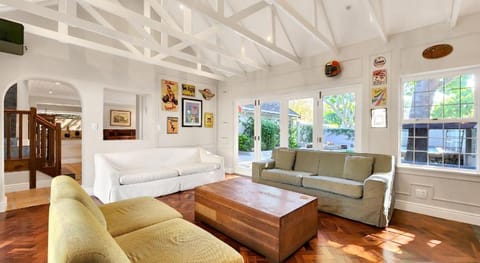 Pinoak Cottage Constantia Hotel in Cape Town