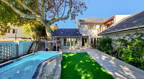 Pinoak Cottage Constantia Hotel in Cape Town