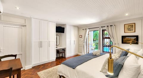 Pinoak Cottage Constantia Hotel in Cape Town