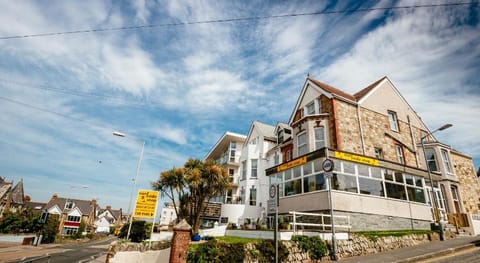 Surfside Stop Guest House Bed and Breakfast in Newquay
