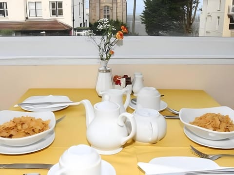 Surfside Stop Guest House Bed and Breakfast in Newquay