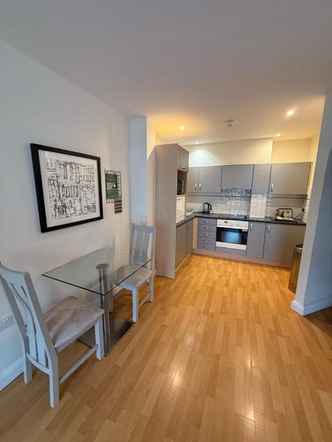 House of Fisher - City Wall House Apartment in Reading