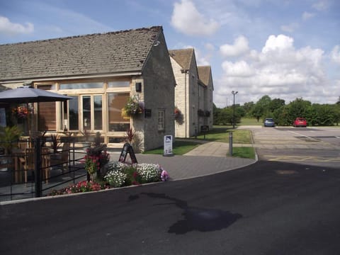 Sturdy`s Castle - Historic Coaching Inn near Blenheim Palace, Oxfordshire Motel in West Oxfordshire District