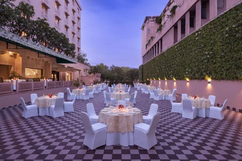 V Sarovar Portico MI Road Jaipur Hotel in Jaipur