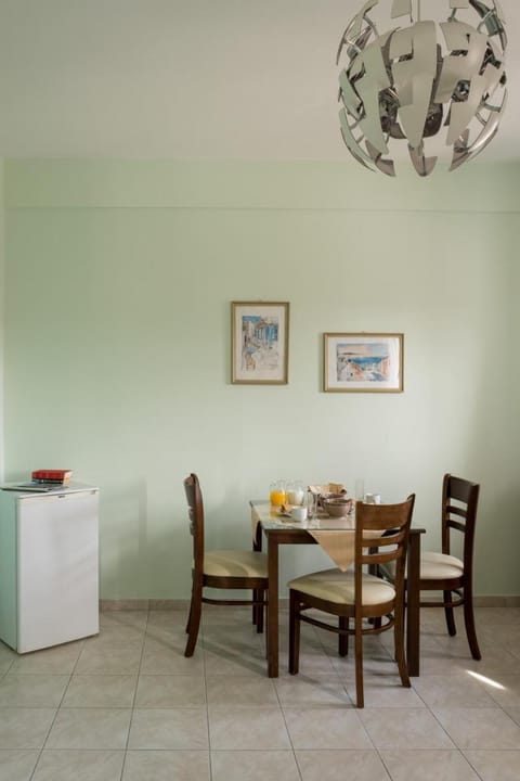 Moonlight Apartments & Suites Apartment in Thera