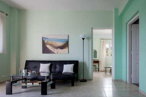 Moonlight Apartments & Suites Apartment in Thera