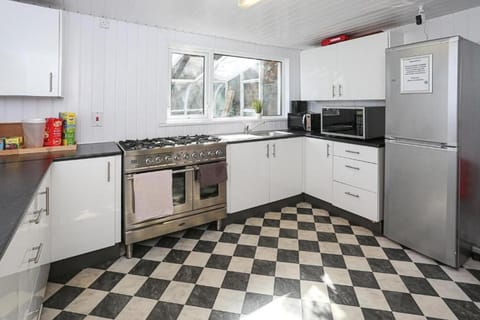 OYO Queens Hotel, Skegness Hotel in Skegness