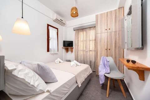 Marina's Studios Apartment in Perissa