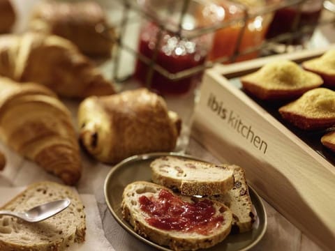 ibis Paris la Défense Centre Hotel in Puteaux