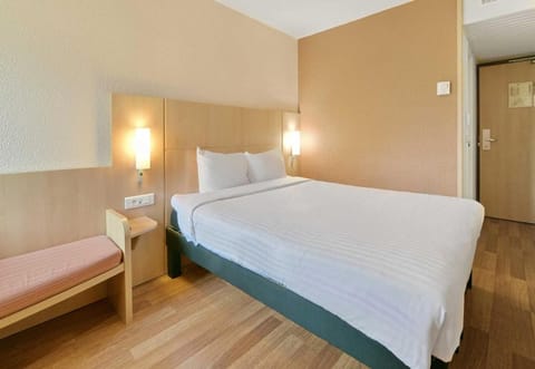 B&B HOTEL Le Mans Centre Cathedrale Hotel in Le Mans