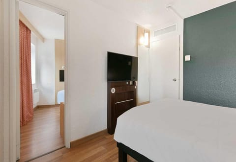 B&B HOTEL Le Mans Centre Cathedrale Hotel in Le Mans