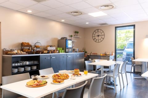 All Suites Appart Hôtel Aéroport Paris Orly  Rungis Apartment hotel in Chevilly Larue