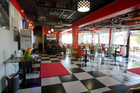 Kyriad Design Enzo Cannes Ecluse Hotel in Île-de-France