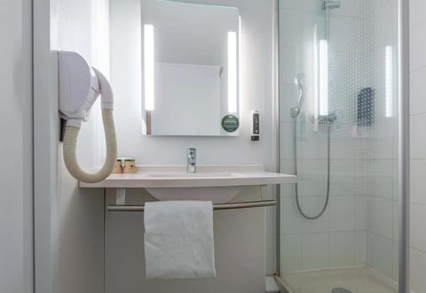 B&B HOTEL Chartres Centre Cathédrale 3 étoiles Hotel in Chartres