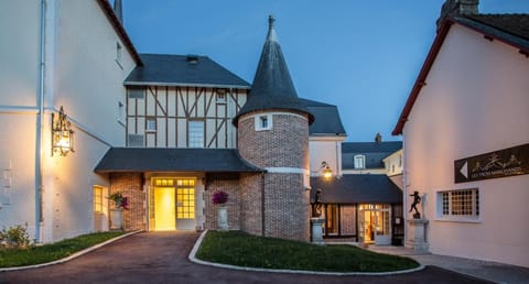 Relais Des Trois Chateaux Hotel in Centre-Val de Loire