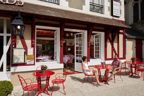 Relais Des Trois Chateaux Hotel in Centre-Val de Loire