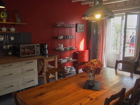 Chambres d'Hôtes Rue du Poids Bed and Breakfast in Centre-Val de Loire